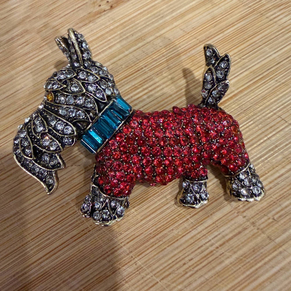 fabulous Gemstone brooch Scottydog collectable! gold plated costume jewellery